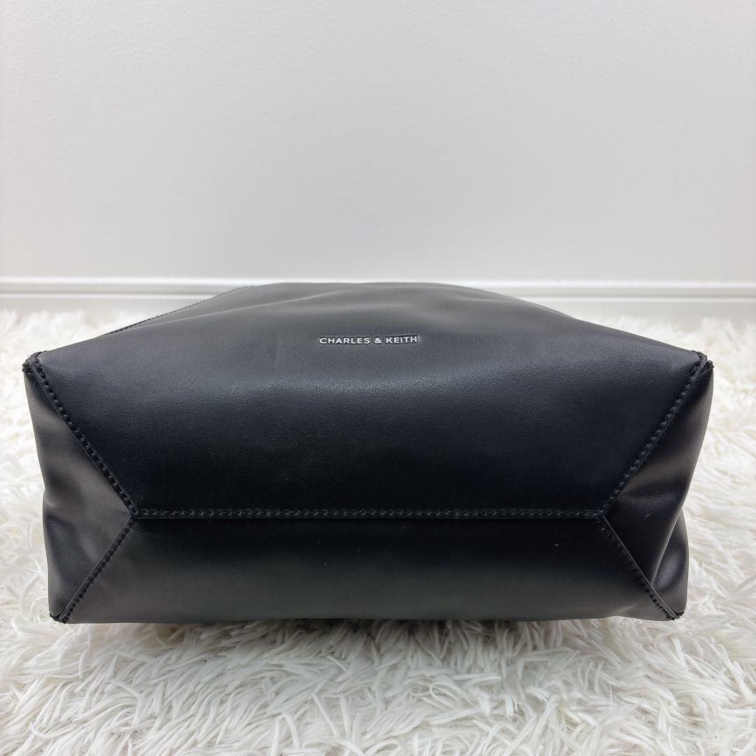 美品✨CHARLES&KEITH チャールズ&キース 2wayハンドバッグ 黒