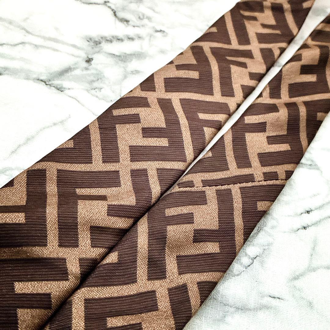 希少✨極美品✨汚れなし✨フェンディ　特大ズッカ柄　人気色ブラウン　ネクタイ