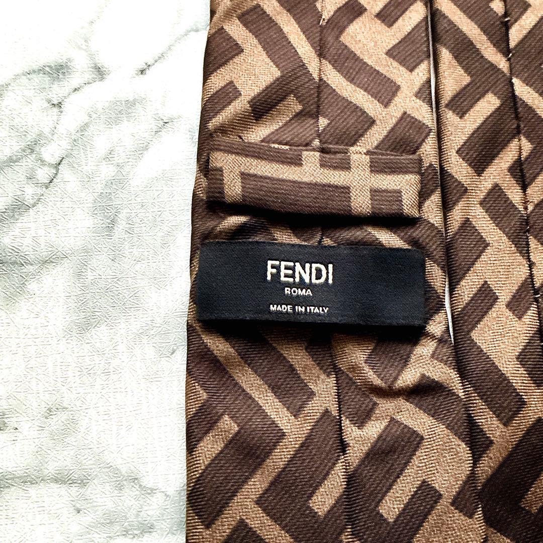 希少✨極美品✨汚れなし✨フェンディ　特大ズッカ柄　人気色ブラウン　ネクタイ