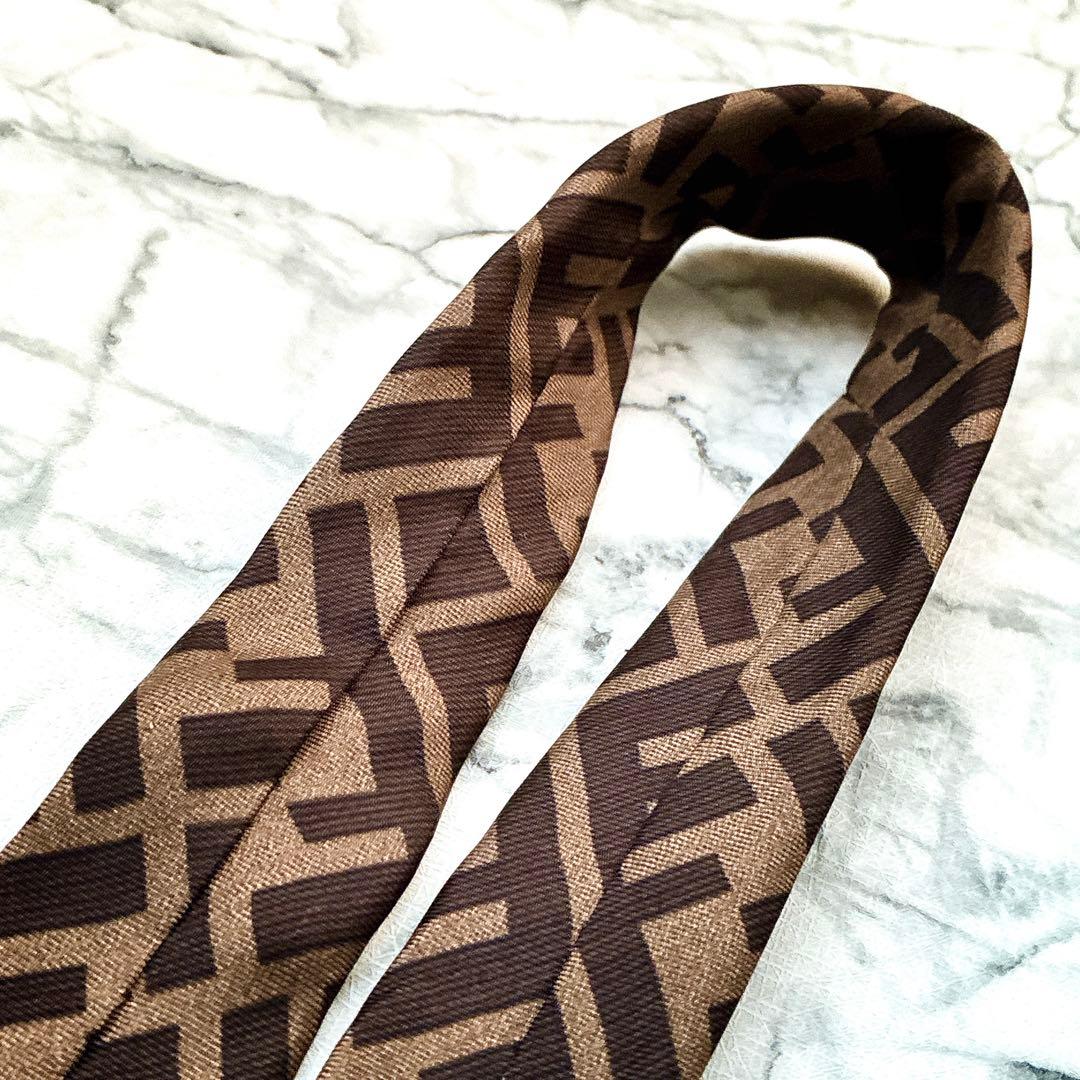 希少✨極美品✨汚れなし✨フェンディ　特大ズッカ柄　人気色ブラウン　ネクタイ