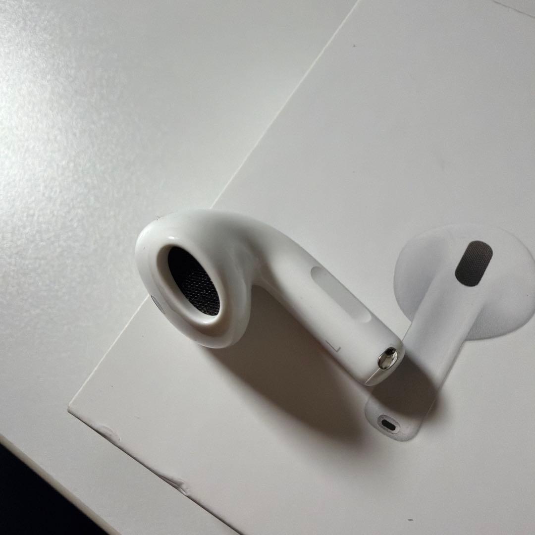 バ*ス様 AirPods4本体のみ(ノイズキャンセリング有り)