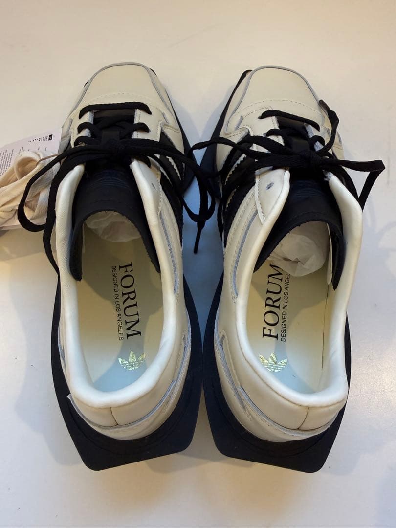 adidas フォーラム SQ W 25cm試着のみ・ほぼ新品ホワイト×ブラック