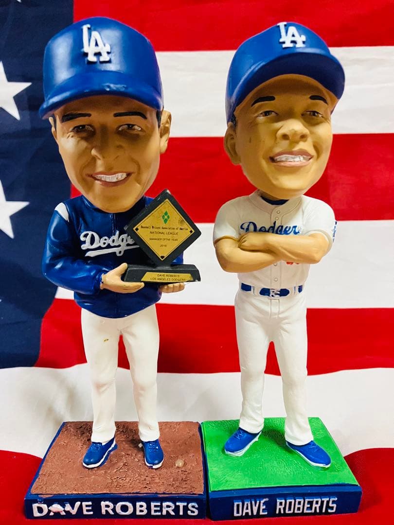 球場配布 デーブロバーツ ボブルヘッド ドジャース　優勝　おめでとう 2体