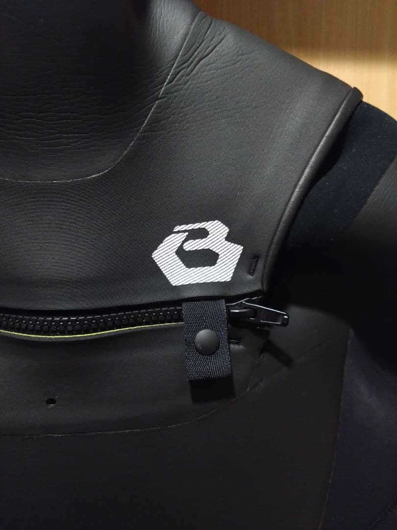 Bewet　５mm×３mmセミドライウェットスーツ　サーフブーツ、グローブ付き