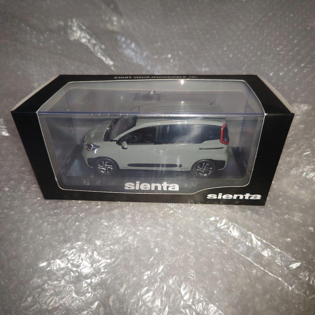 トヨタ　カラーサンプル　シエンタ　アーバンカーキ