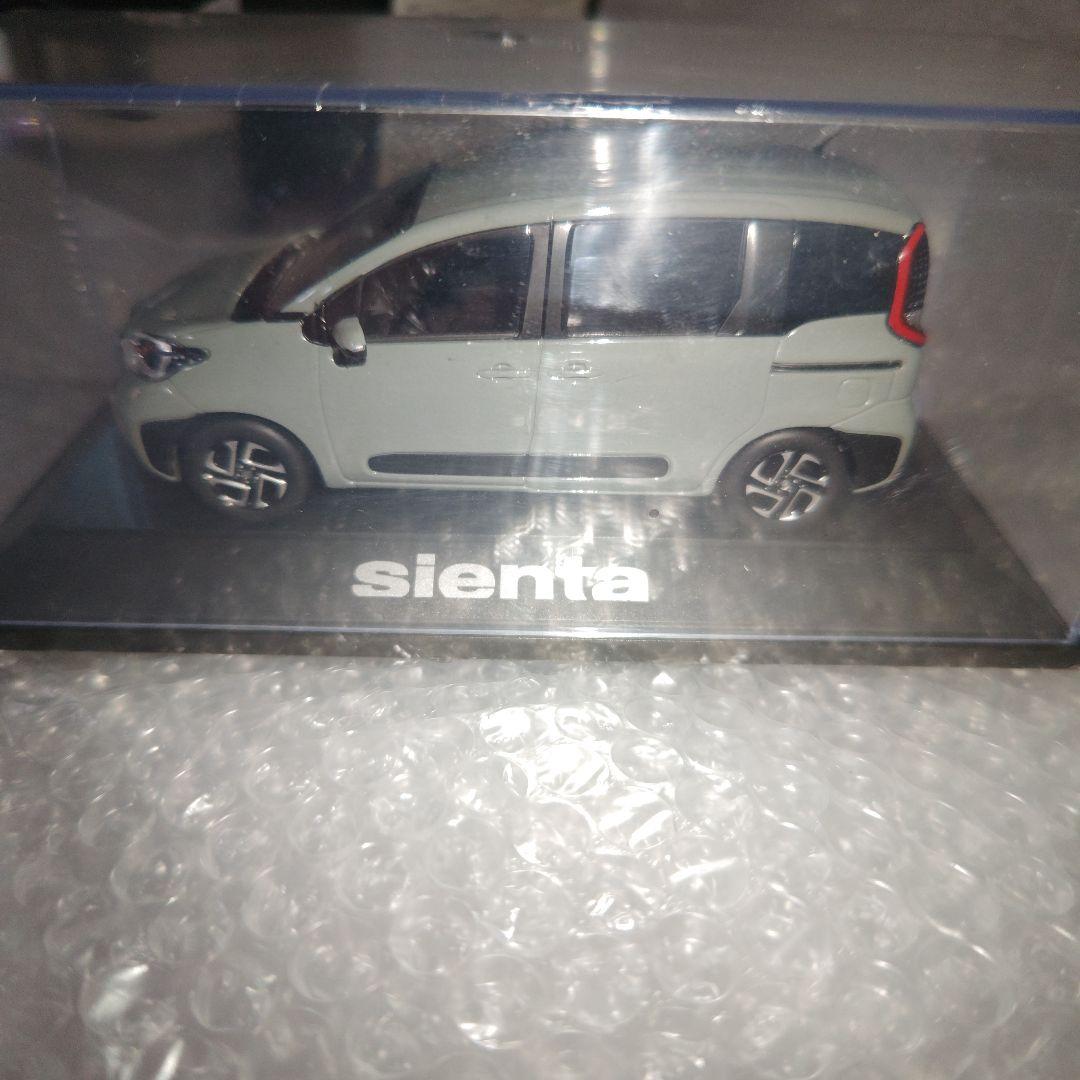 トヨタ　カラーサンプル　シエンタ　アーバンカーキ