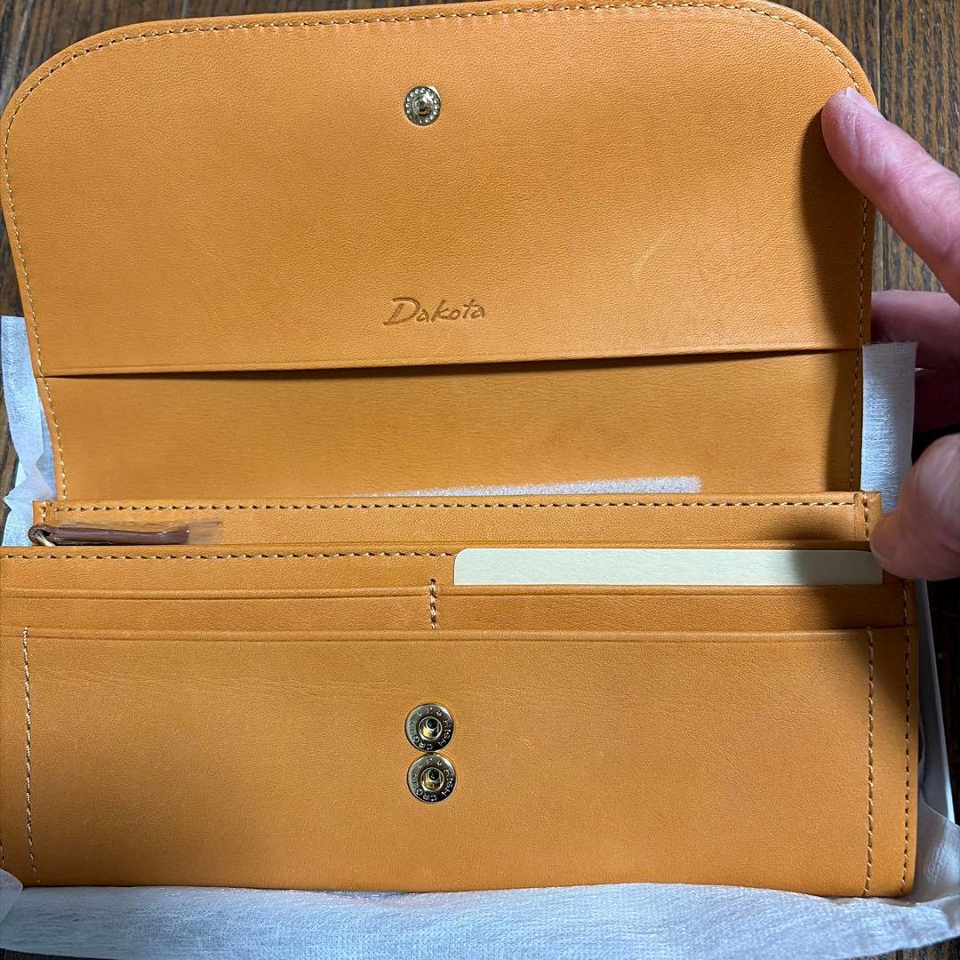 Dakota キャメルレザー 長財布