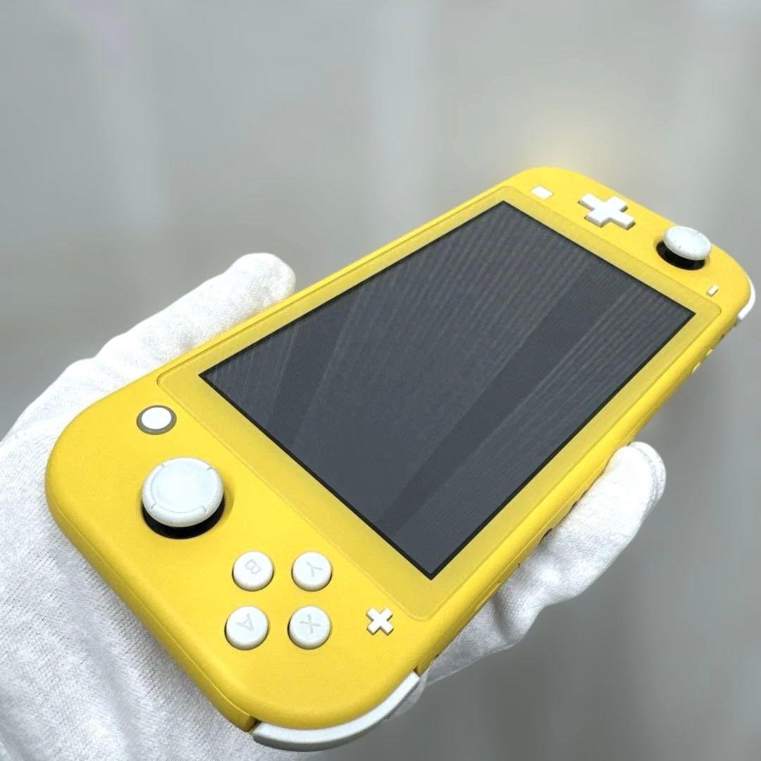 Nintendo Switchライト Yellow