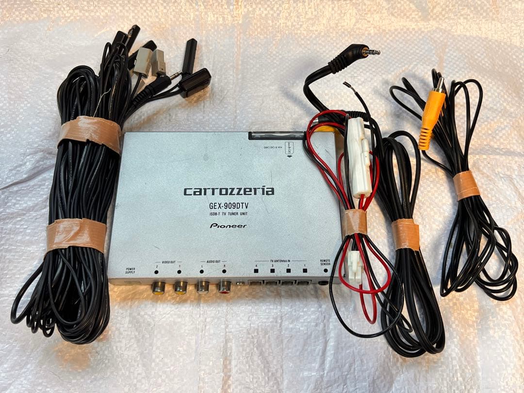 カロッツェリア GEX-909DTV 4x4地デジチューナーとインターフェース