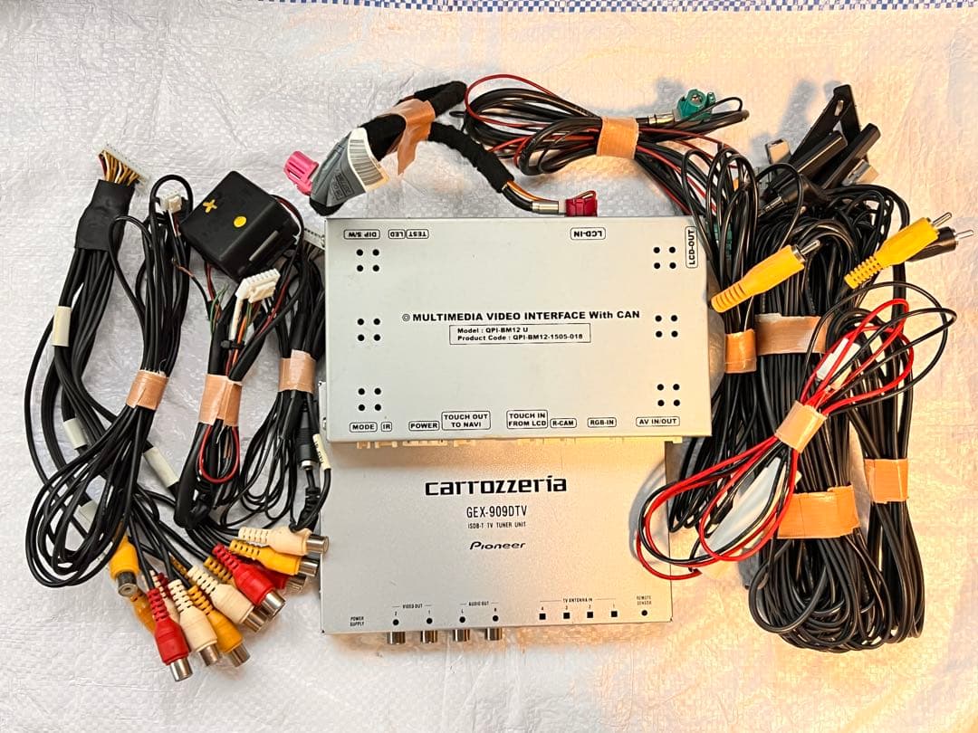カロッツェリア GEX-909DTV 4x4地デジチューナーとインターフェース