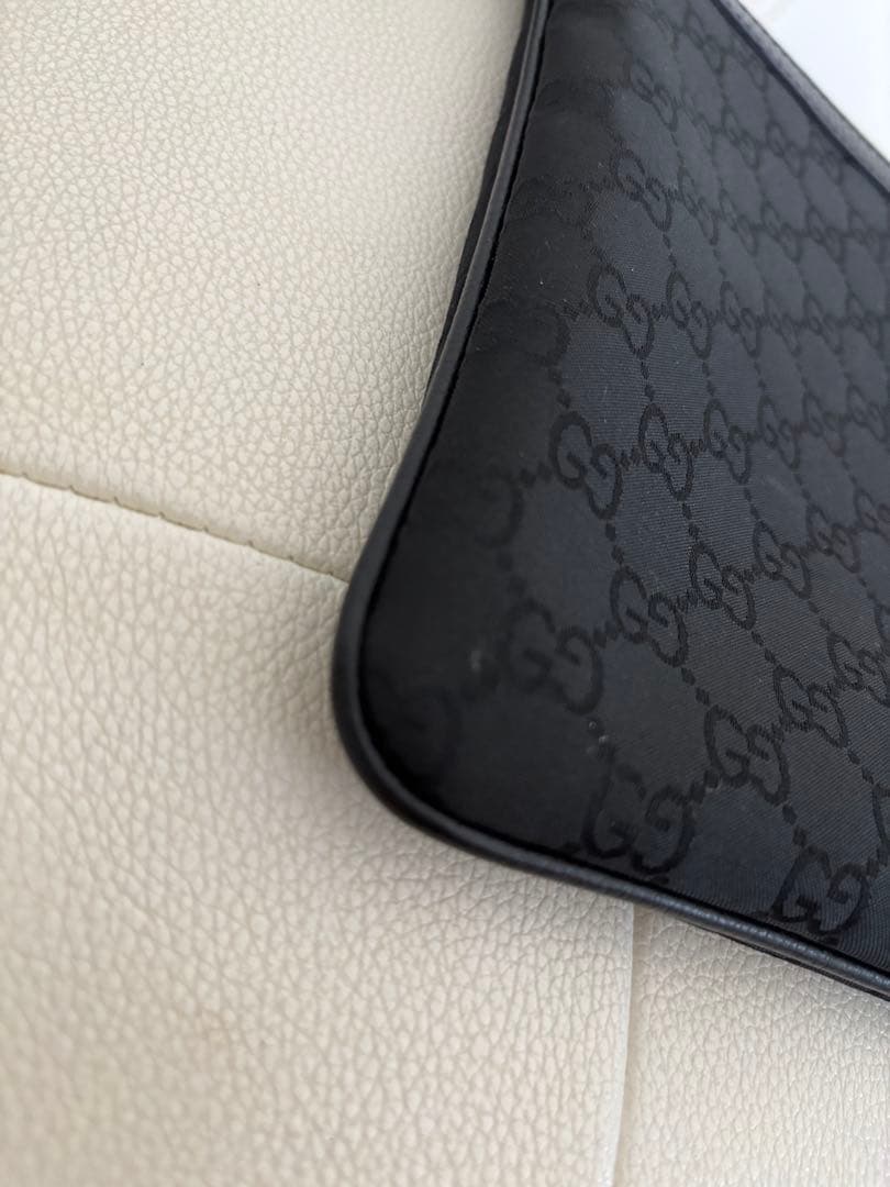 GUCCI ブラック クラッチバッグ
