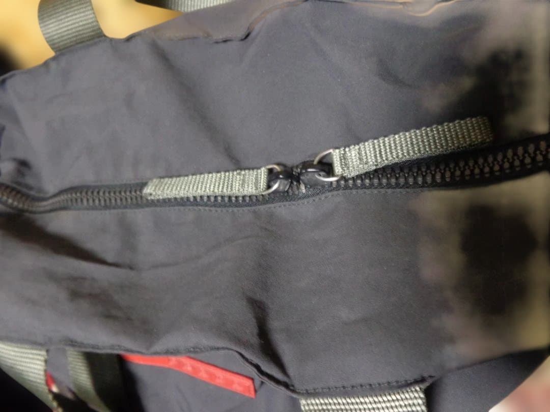 プラダ　ネイビー トートバッグ シンプル