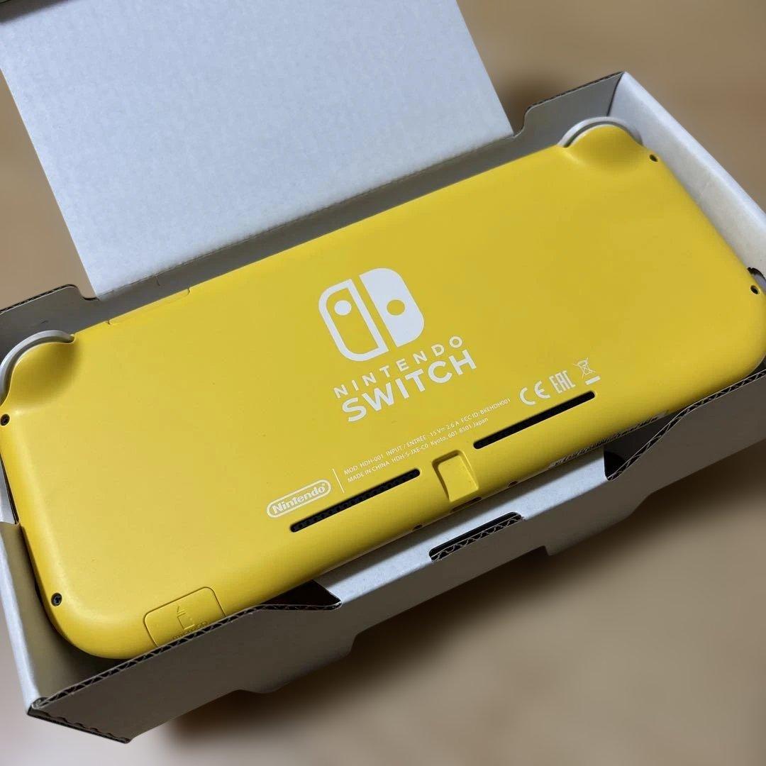 美品　任天堂Switchライト　イエロー　箱・ケース付き　初期化済み