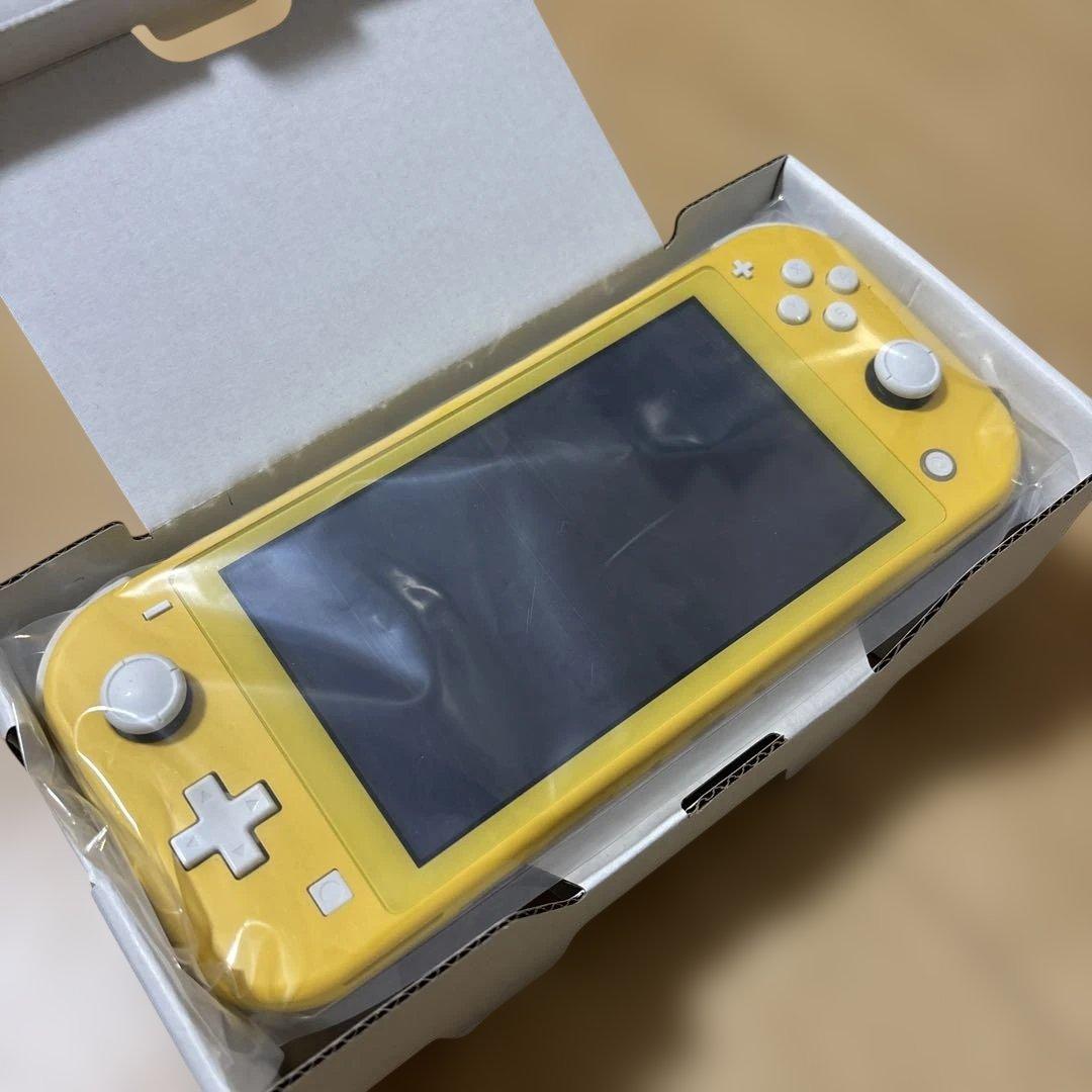 美品　任天堂Switchライト　イエロー　箱・ケース付き　初期化済み