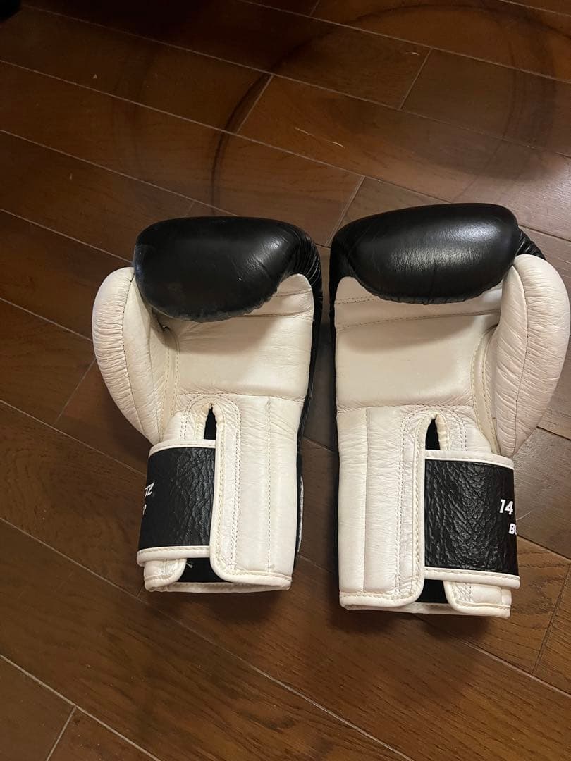 WINDY ボクシンググローブ 14 OZ ブラック　ホワイト