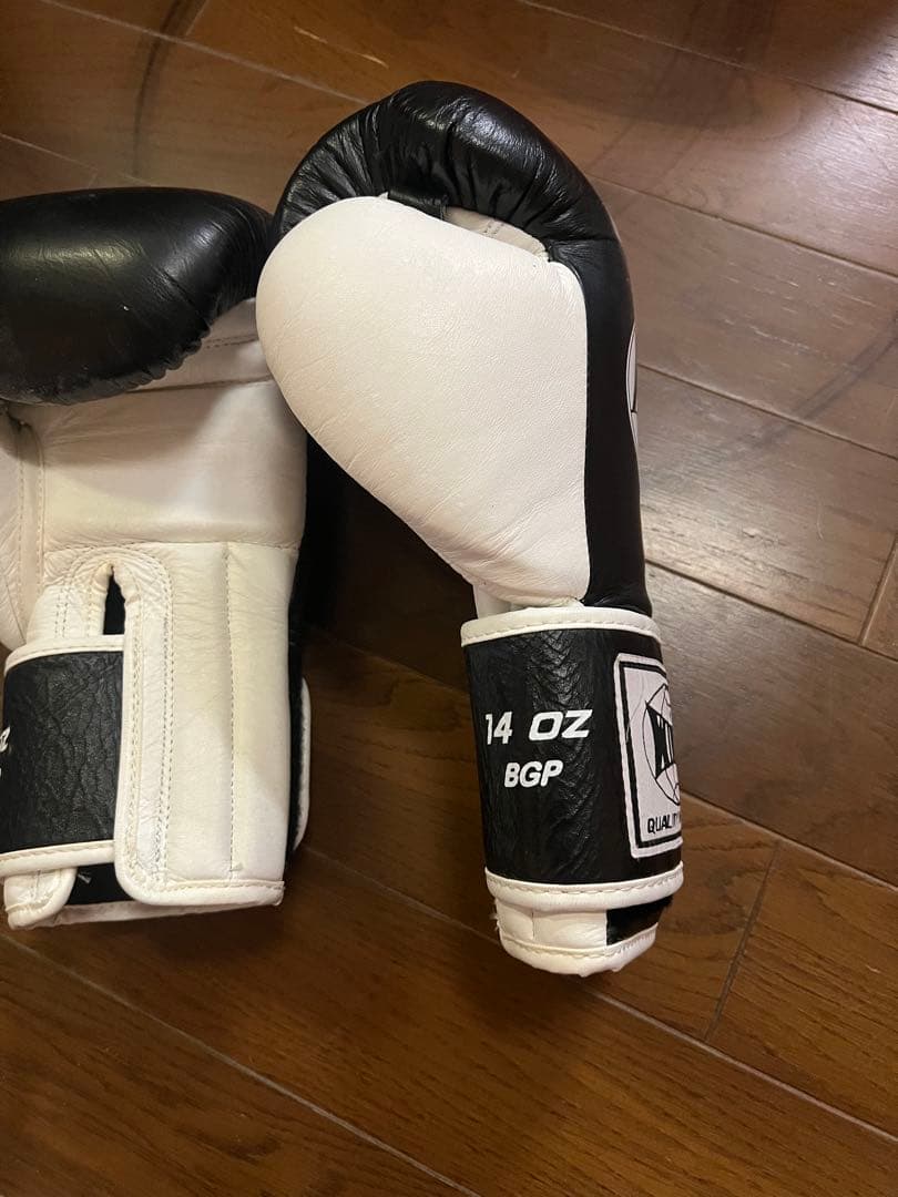 WINDY ボクシンググローブ 14 OZ ブラック　ホワイト