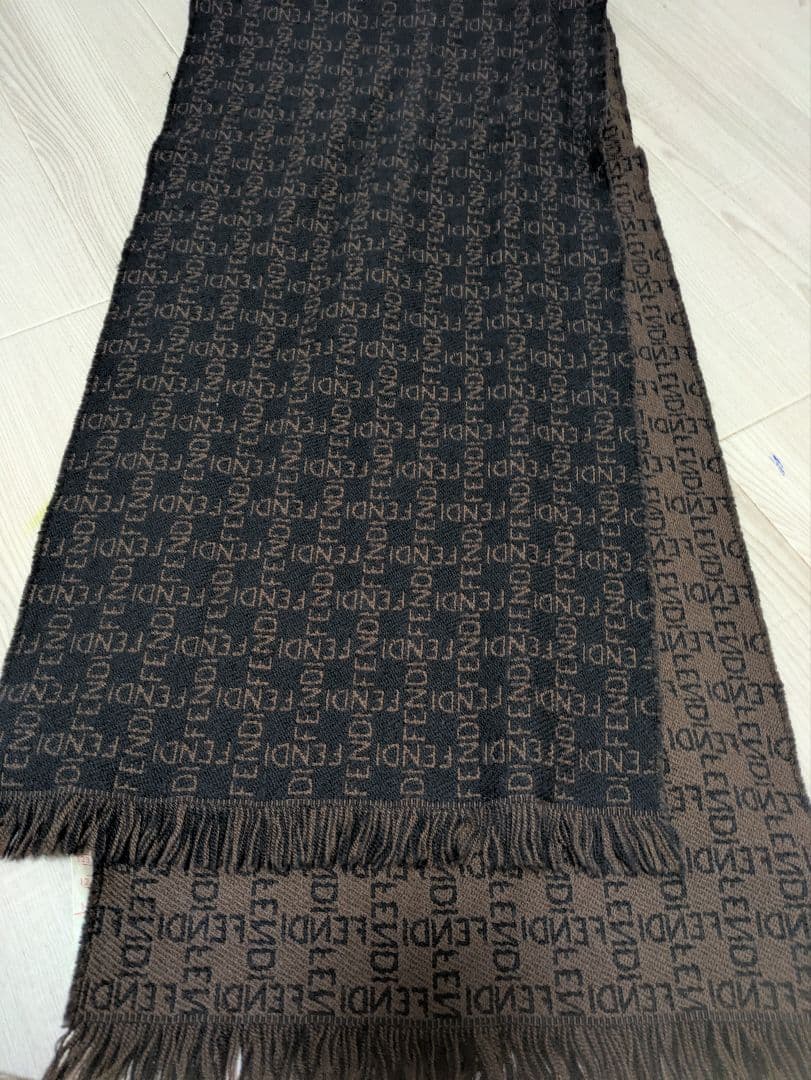 未使用品FENDI 100%ウール マフラー ブラウン/ブラック