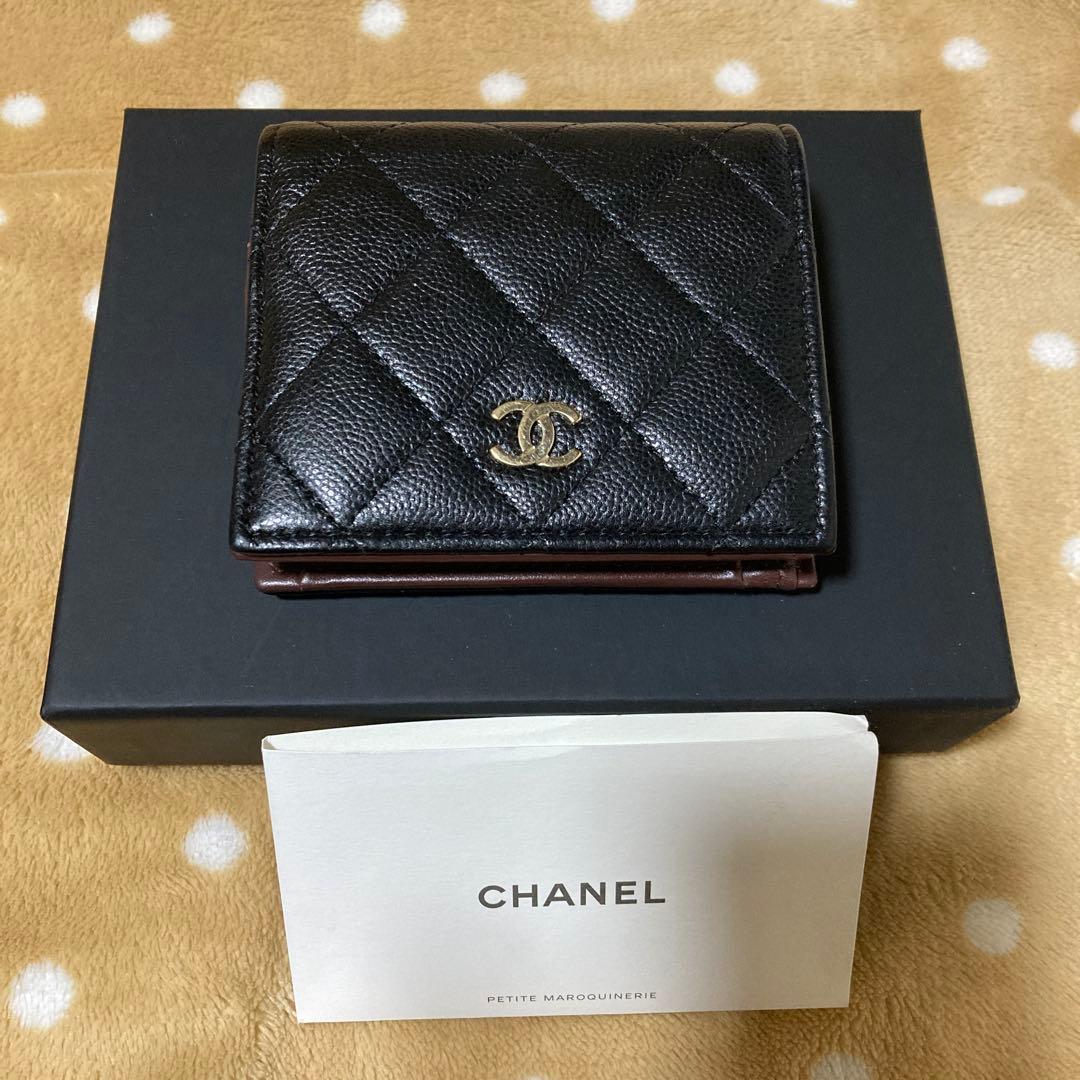 シャネルマトラッセ　クラシックスモールウォレット　二つ折り財布