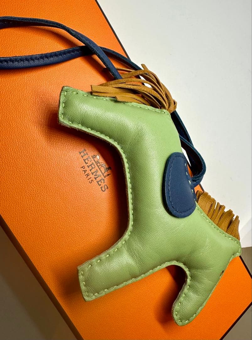 爆安✨エルメス　ロデオチャームMM Y2020 アニョーミロ　グリーン