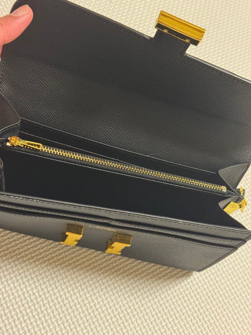 【新品未使用】Hロゴ ブラックショルダーバッグ