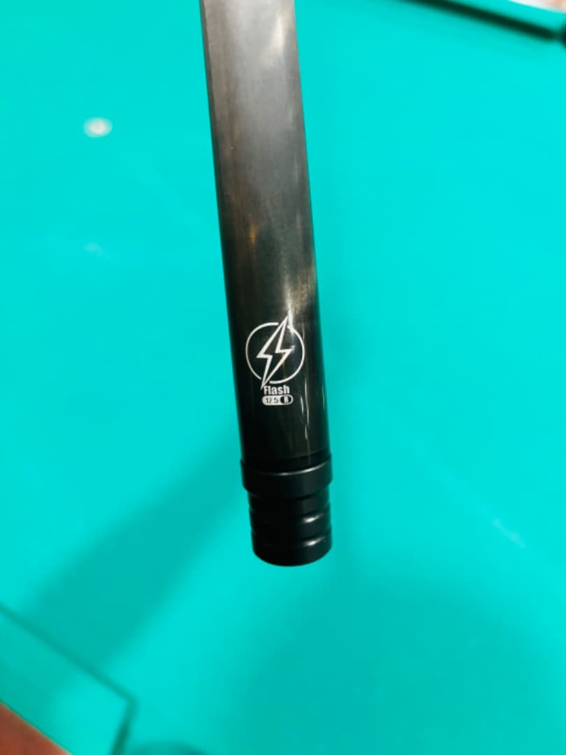 ビリヤード　HOW CUE Flash カーボンシャフト　ラジアル