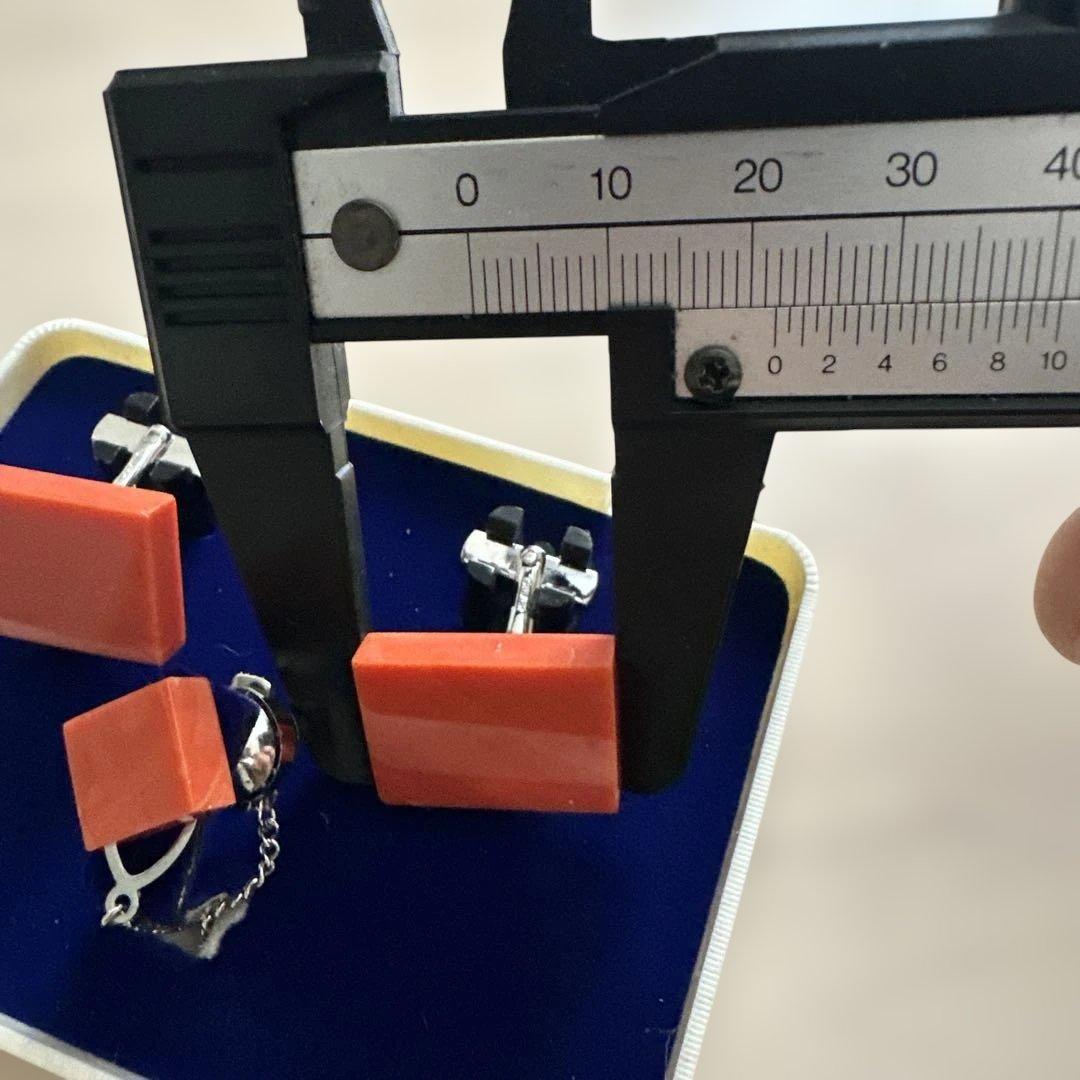 アクセサリー　珊瑚　赤珊瑚　オレンジ色のシルバー製カフスボタン