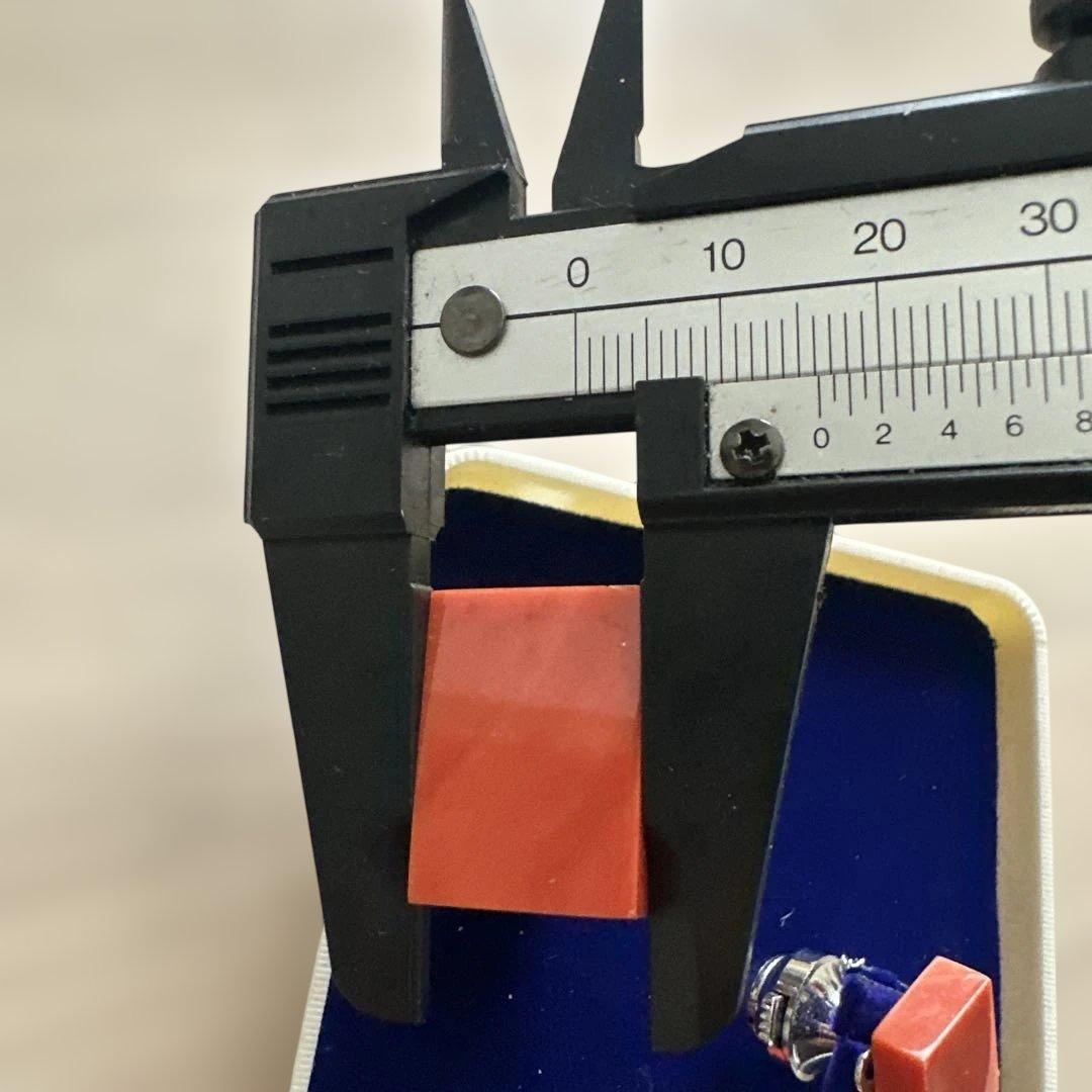 アクセサリー　珊瑚　赤珊瑚　オレンジ色のシルバー製カフスボタン