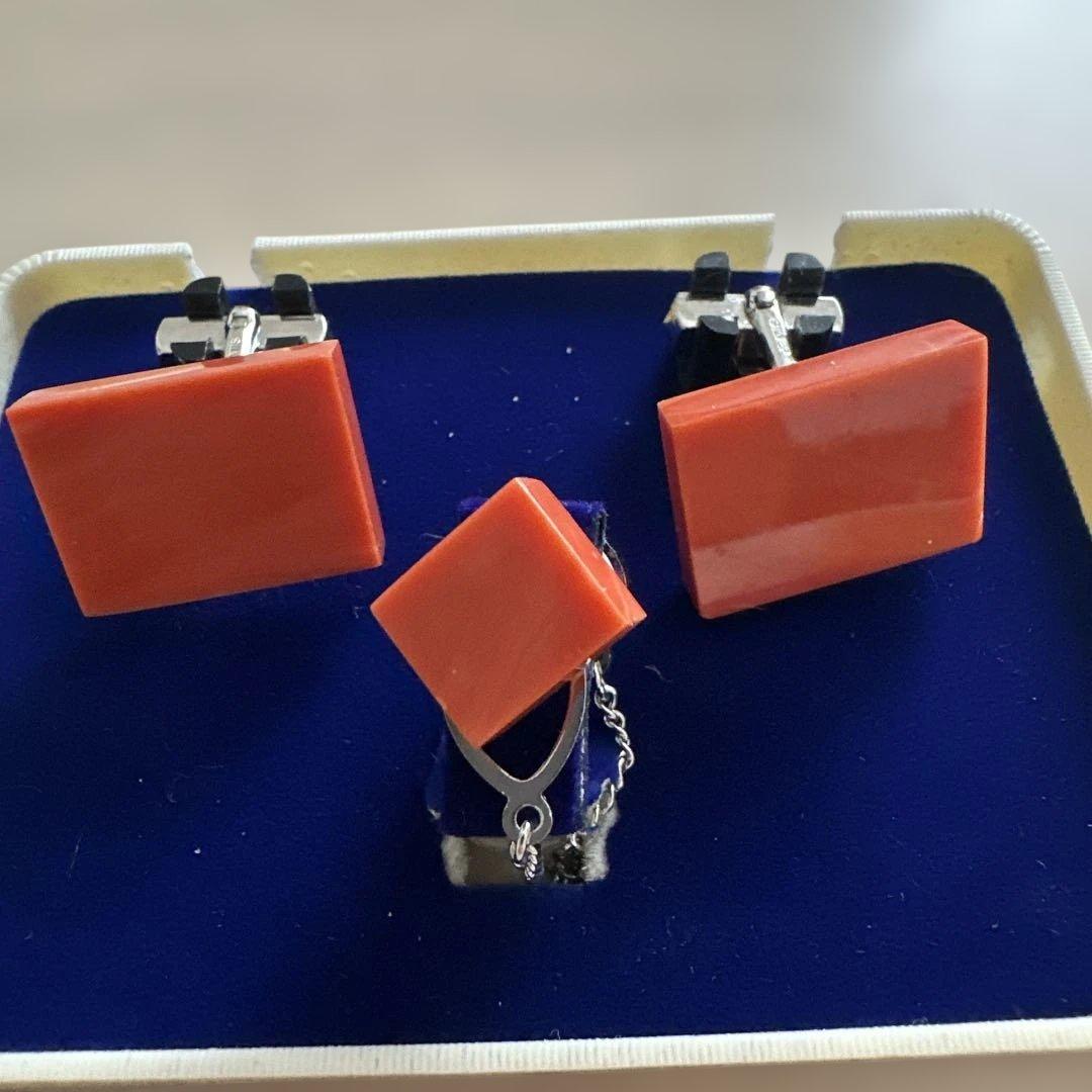 アクセサリー　珊瑚　赤珊瑚　オレンジ色のシルバー製カフスボタン