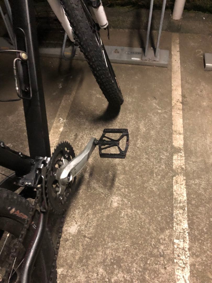 クロスバイク ブラック アルミフレーム