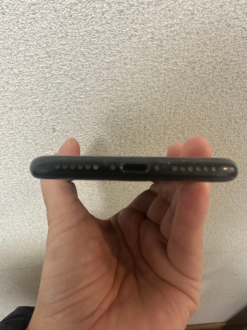 Apple iPhone SE ブラック 本体