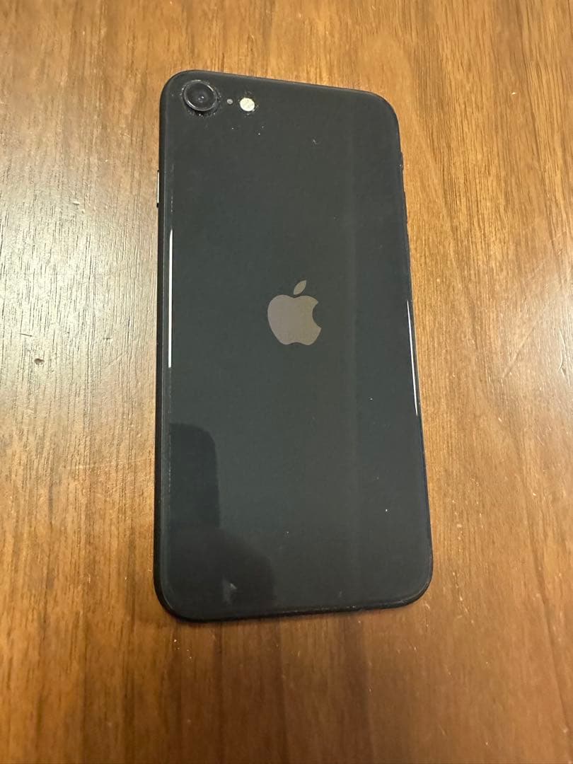 Apple iPhone SE ブラック 本体
