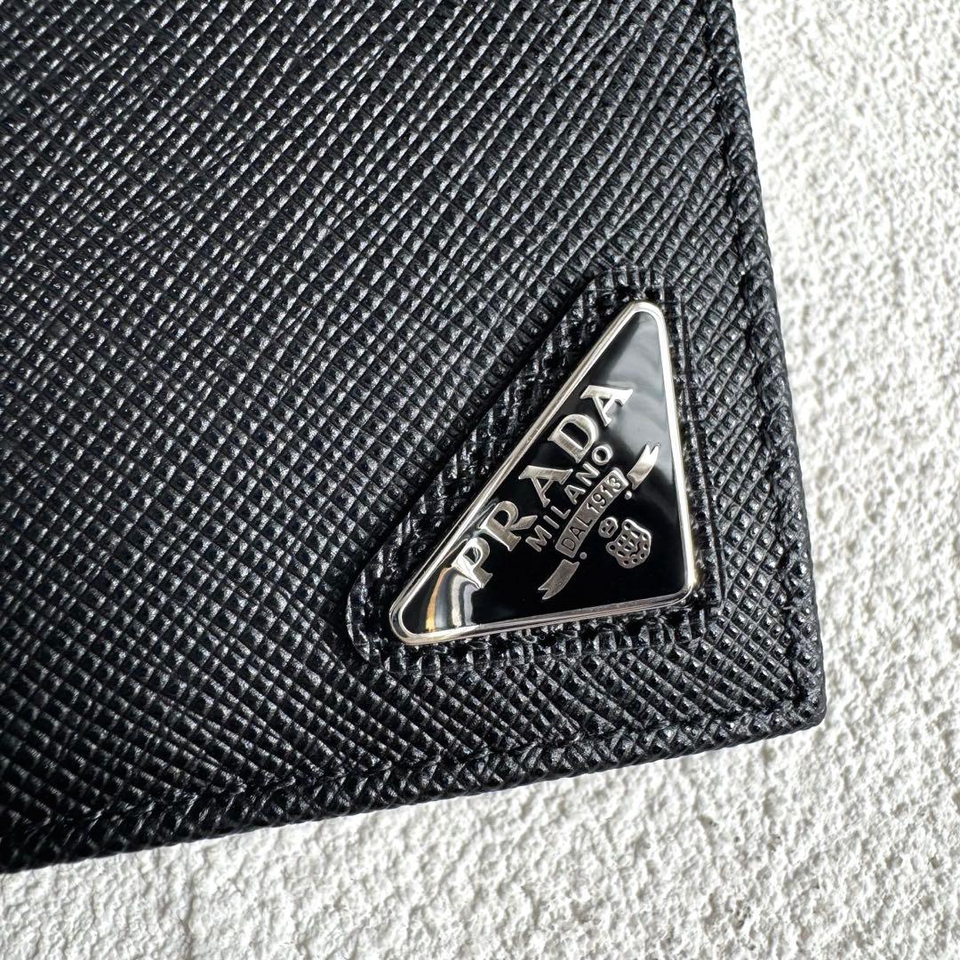 新品 PRADA プラダ サフィアーノレザー 二つ折り財布 ブラック