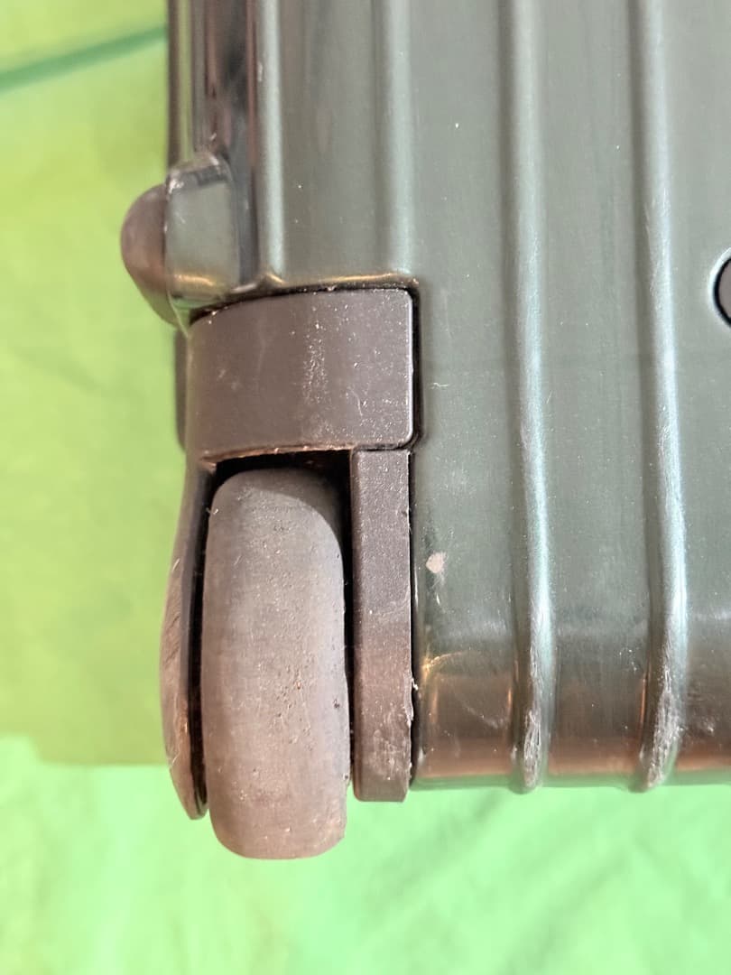 Rimowa Salsa キャリーオンスーツケース – グリーン