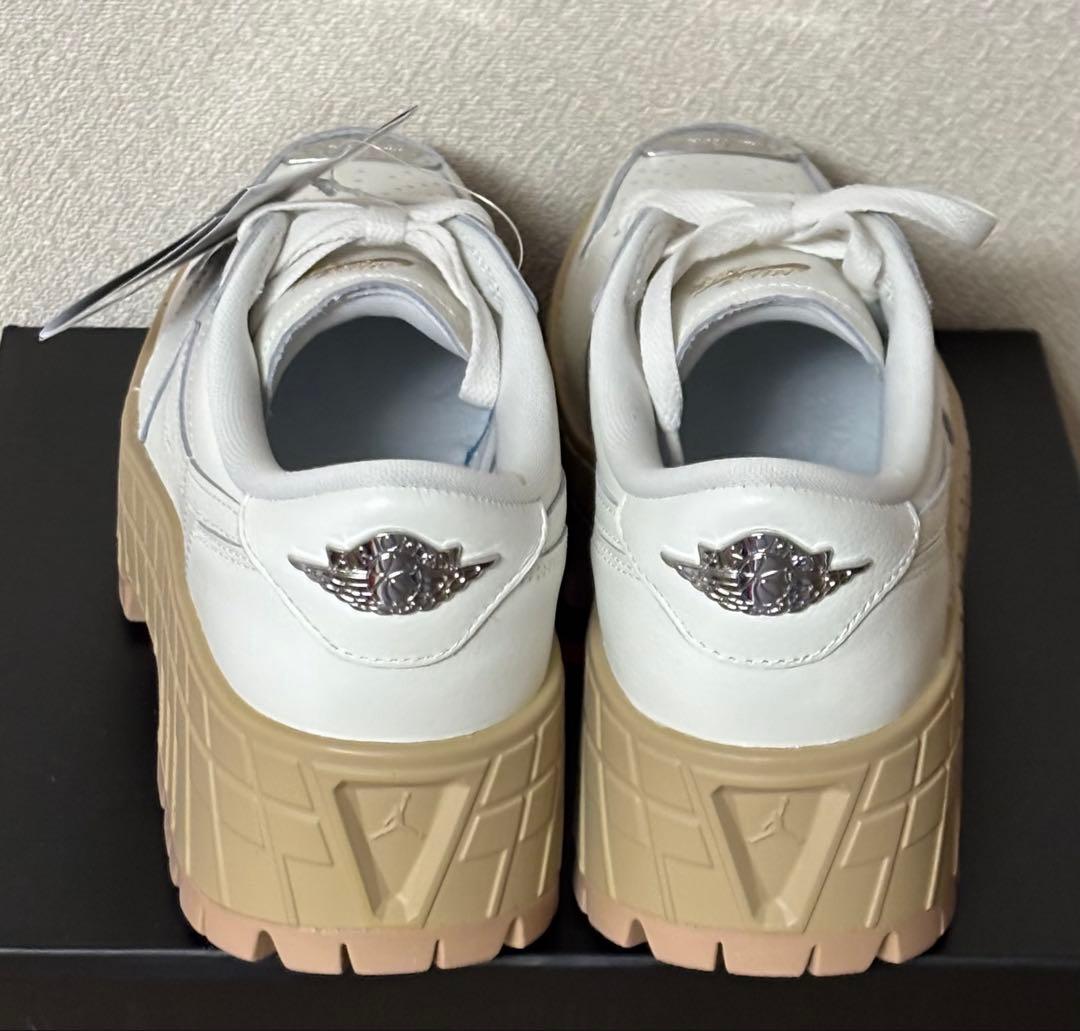 新品　ナイキ ウィメンズ　エア ジョーダン1 ブルックリン ローセイル厚底