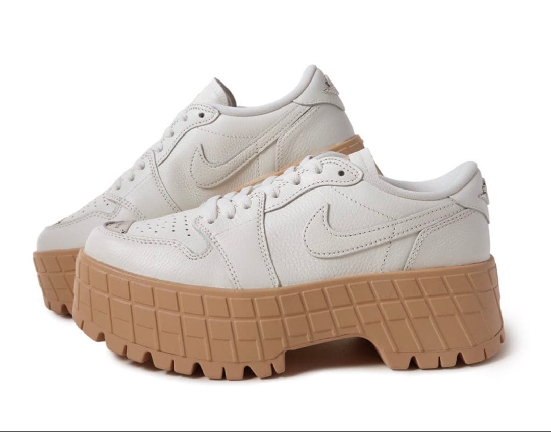 新品　ナイキ ウィメンズ　エア ジョーダン1 ブルックリン ローセイル厚底