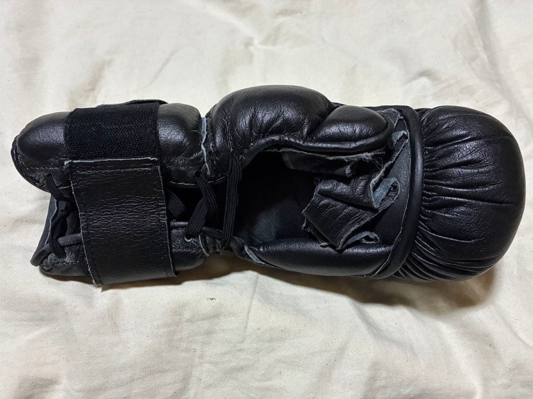 ISAMI オープンフィンガーグローブ　ボクシング　空手　総合格闘技