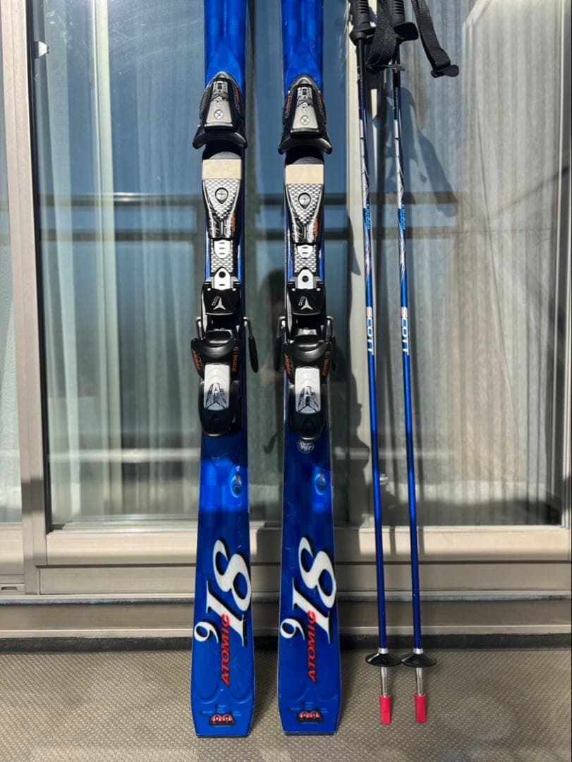 ATOMIC 9.8 スキーセット 青、ストック。値下げ❗️12/31まで出品❗️