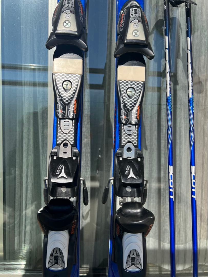 ATOMIC 9.8 スキーセット 青、ストック。値下げ❗️12/31まで出品❗️