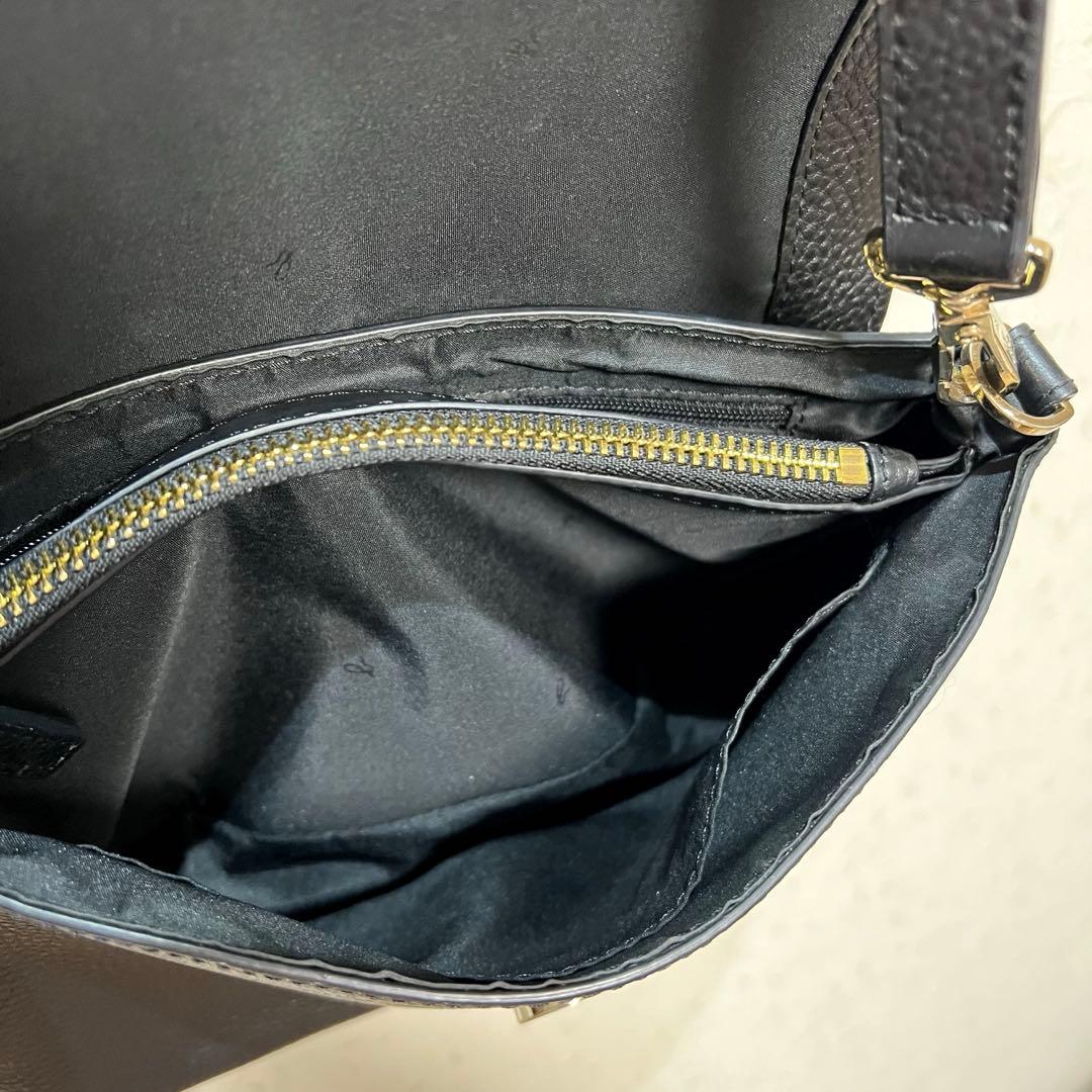 agnes b. ショルダーバッグ The b. 本革シボ革クロスボディ2WAY