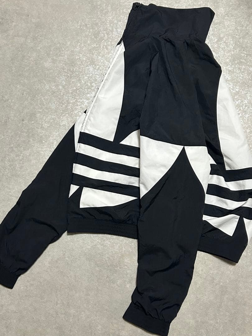 未使用級 アディダス　ナイロンジャケット トラックトップ L トレフォイル