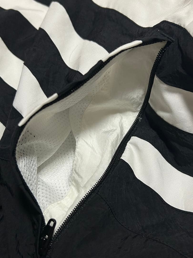 未使用級 アディダス　ナイロンジャケット トラックトップ L トレフォイル