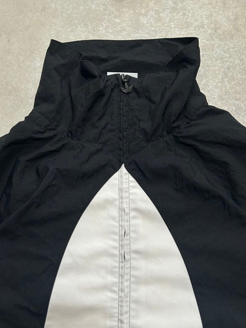 未使用級 アディダス　ナイロンジャケット トラックトップ L トレフォイル