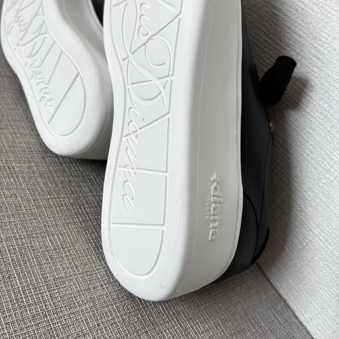 極美品 プラスダイアナ 超軽量 リボンスニーカー 黒 レザースニーカー 厚底