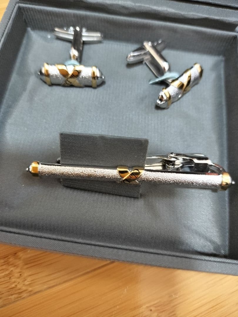 Christian Dior ネクタイピンとカフスセット