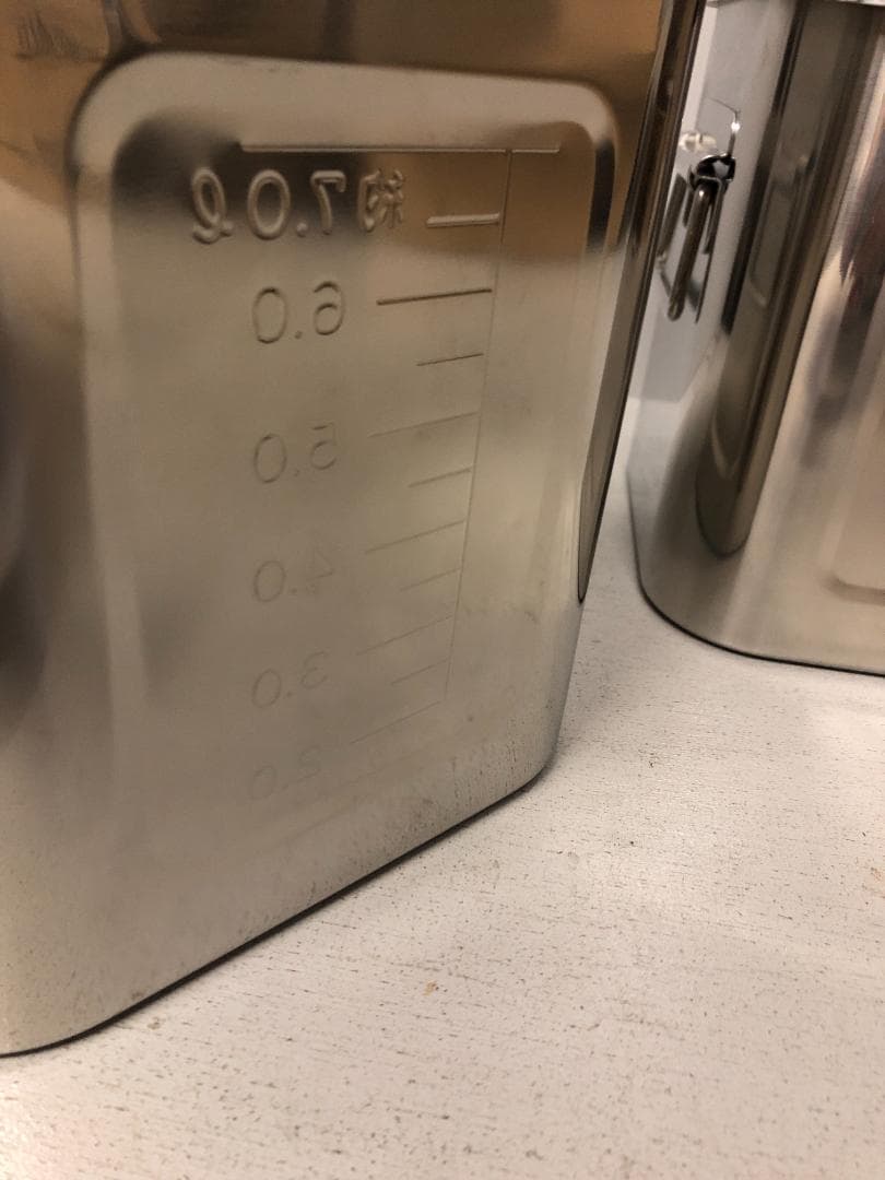 ２個セット　AG18-8　角キッチンポット　目盛付　21cm　新品　未使用展示品