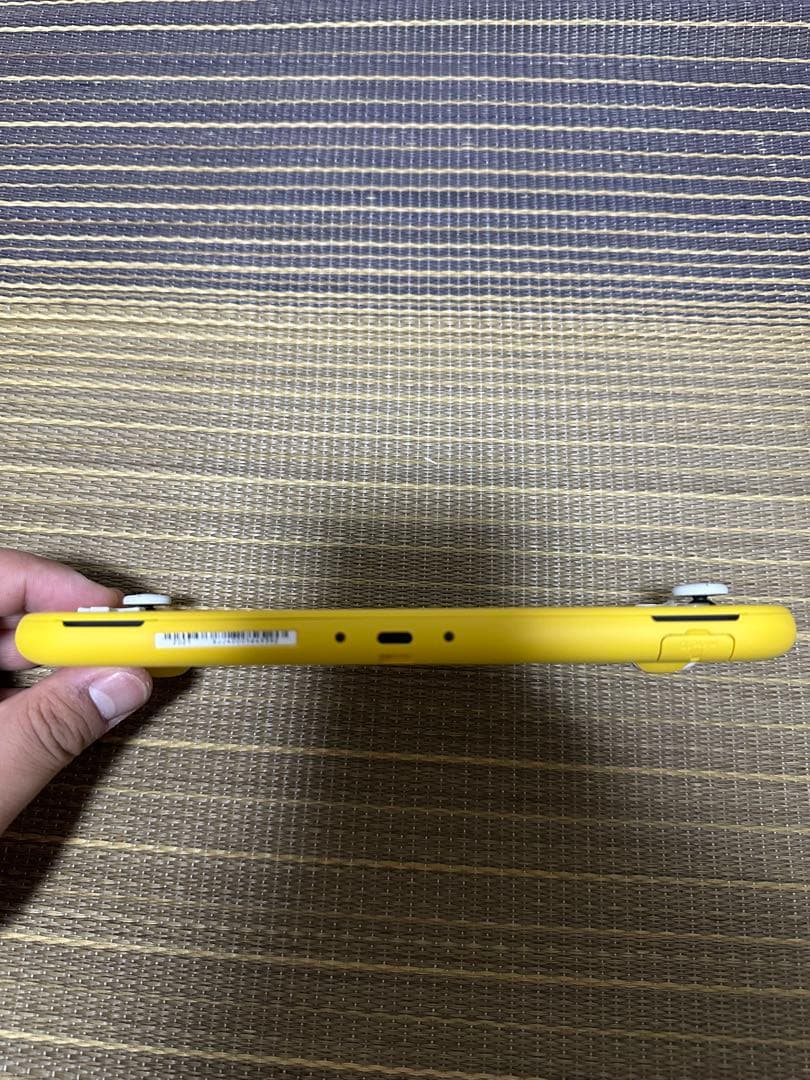 任天堂　Switch Lite イエロー　中古
