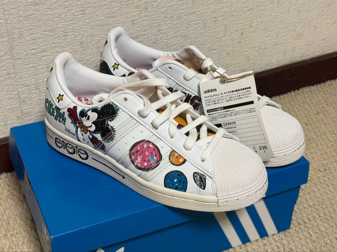 ミッキーマウス x アディダス オリジナルス SUPERSTAR