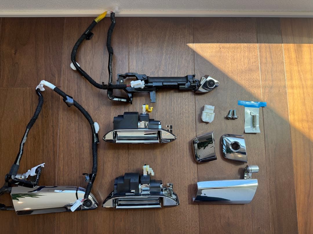 トヨタ現行ハイエース スーパーGL 純正ドアノブ一式 未使用