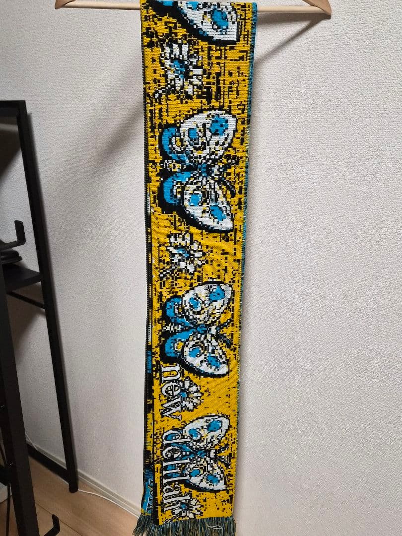 MONTMARTRE NEW YORK 蝶模様マフラー