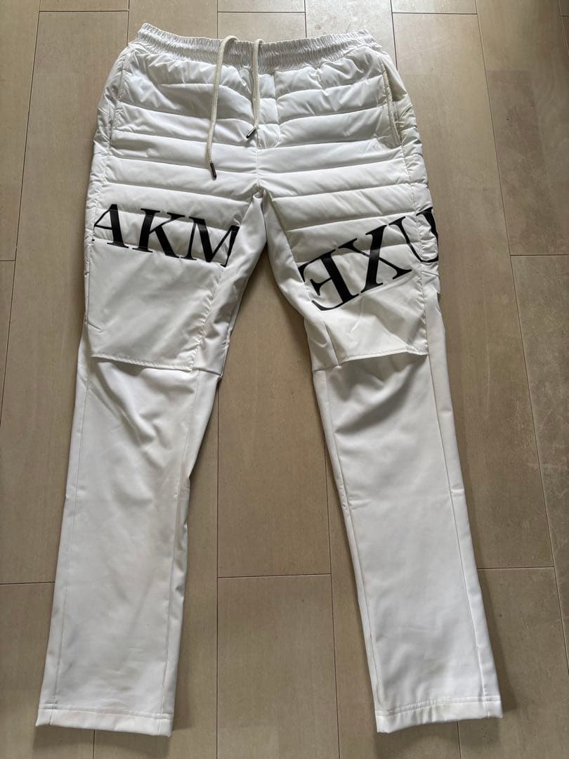 LUXEAKMPLUSホワイト 中綿ベスト、パンツセットアップ